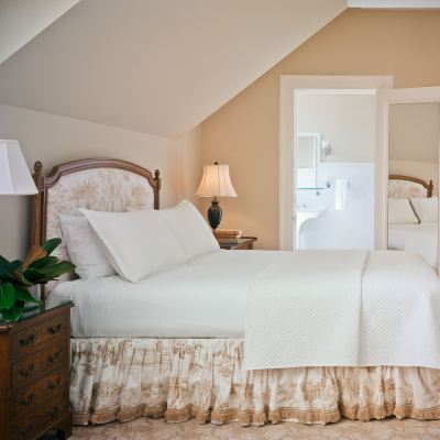 Standard Queen Room with Private Bathroom The Duke Mansion Promo Code