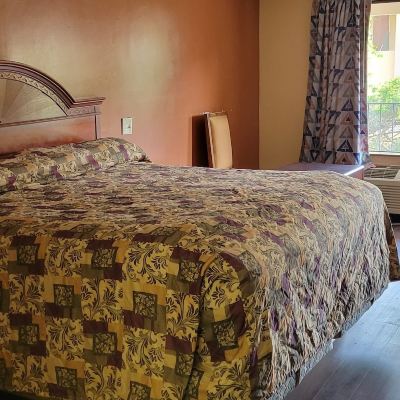Standard King Room-Smoking Western Inn Promo Code