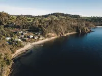 Little Roaring Beach Shack - cosy beachside retreat, Dover, Huon Valley. Ξενοδοχεία στην πόλη Geeveston