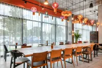 Moxy Verona