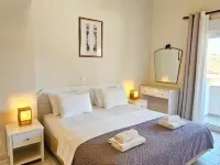 Bungalow White Apartments Hotels in Políkhronon