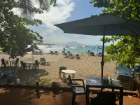 Well-located condo 3-minute walk to the beach 202