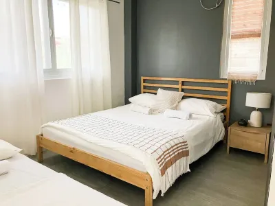 2BR laid back apartment, near beach Hotele w: 