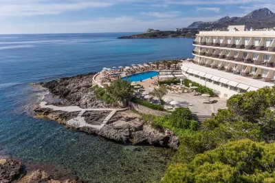 Grupotel Aguait Resort & Spa - Adults Only Hôtels à : 