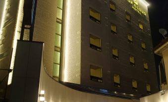 Top Cloud Hotel Cheonan - Housity