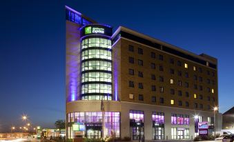 Holiday Inn Express London - Newbury Park