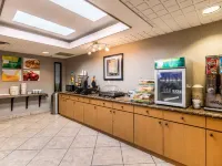 Quality Inn University Lansing Hotel di Lansing