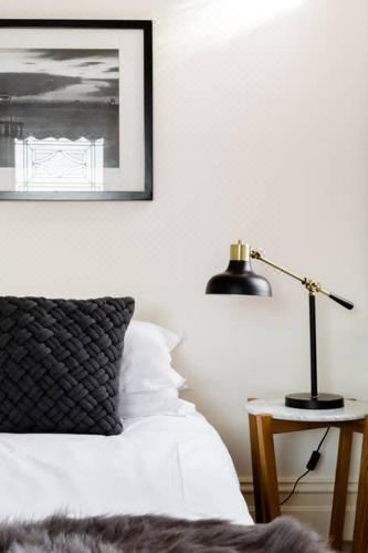 94 Highett - 5 Bedroom, 3 Car Parks - Luxury House Five-Bedroom House