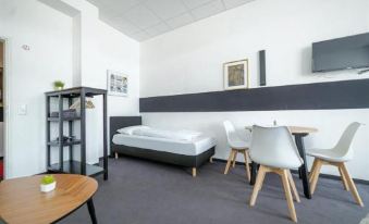 Full House Hostel Nurnberg - Shared Bath & Kitchen