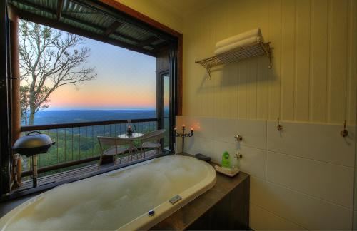 At Remingtons Private Cottages Montville Toorali Cabin