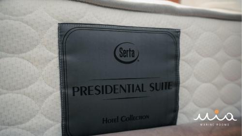 带阳台和海景的豪华双人房