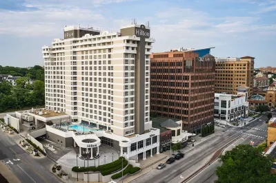 Hilton Kansas City Country Club Plaza Отели в г. 