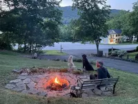 Cozy cottage on the hill in the heart of Warm Springs.