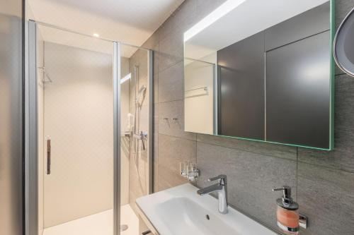 带山景的双人间