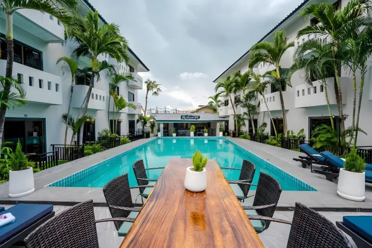 อพาร์ตเมนต์พร้อมวิวสระว่ายน้ำ