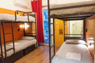 Sunflower Beach Backpacker Hostel & Bar Hotele w: 