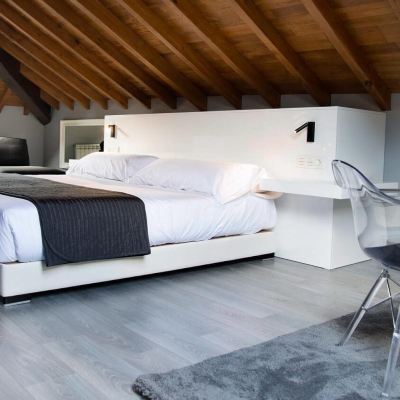 Deluxe Suite (A Dona E A Moura) Lar de Donas Promo Code