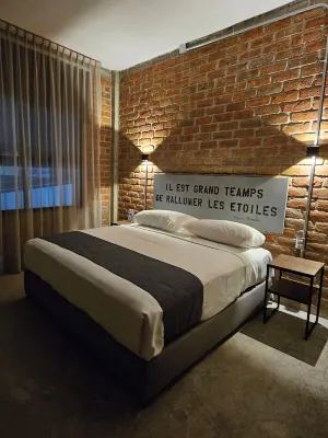 HOTEL THE ROOF