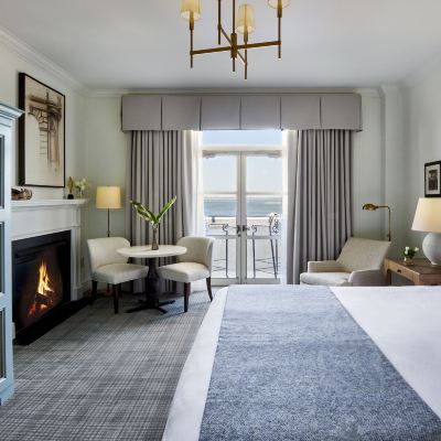 Premium King Room with Balcony Harbourview Inn Promo Code