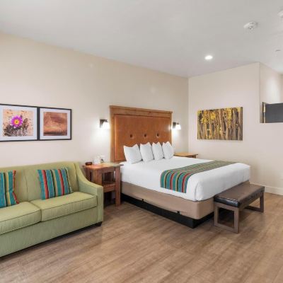 Deluxe King Room with Sofa Bed Bluff Dwellings Resort Promo Code