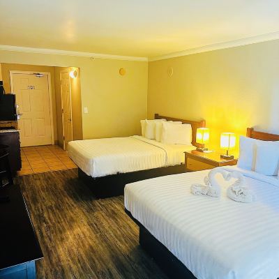 Studio with 2 Queen Beds Aqua Beach Inn Promo Code