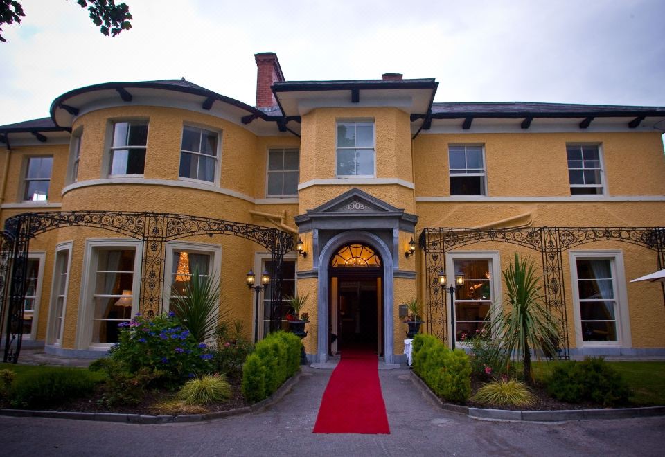 Cork's Vienna Woods Hotel & Villa's - Housity