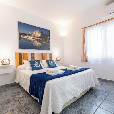 Superior One-Bedroom Suite Hostal Doris Promo Code