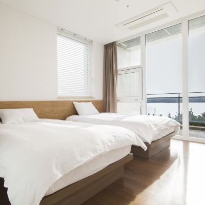 Royal Suite - 54 Pyeong | Ocean View (Room Only,All - Season Heated Pool and Sauna for 6) 휘닉스 제주 섭지 코지 쿠폰