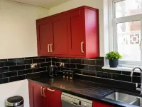 Serviced Accom Sleeps 8- Near London, Free Parking