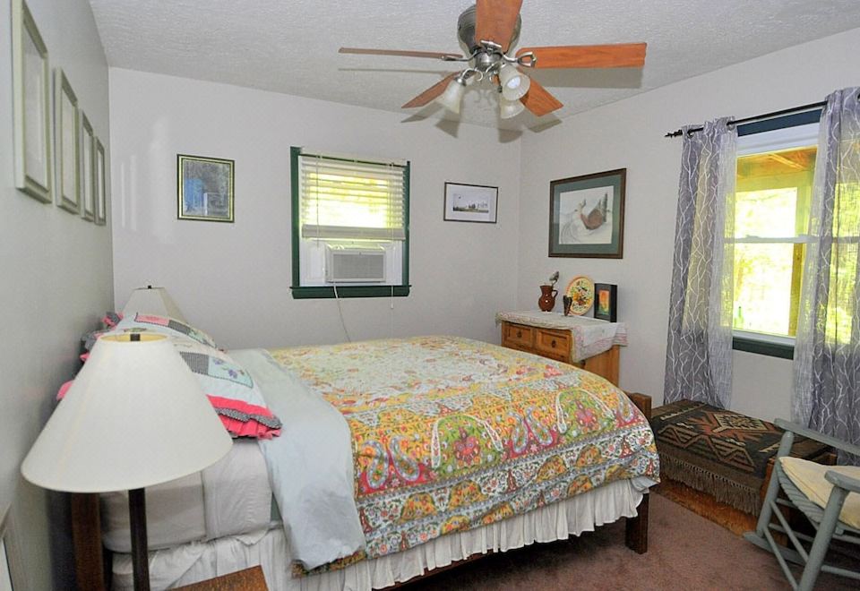 Cabin at Sleepy Creek - Charming Cabin - Housity