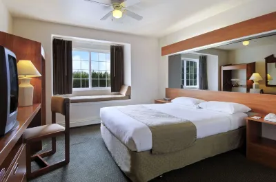 Microtel Inn & Suites by Wyndham Eagle River/Anchorage Are Hotels in 