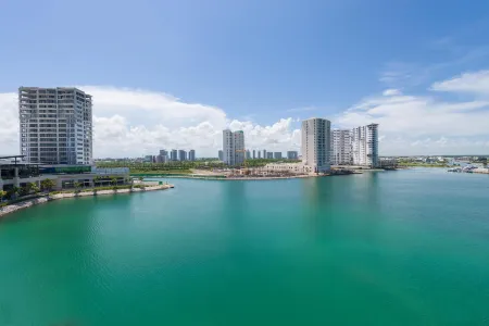 Renaissance Cancun Resort & Marina