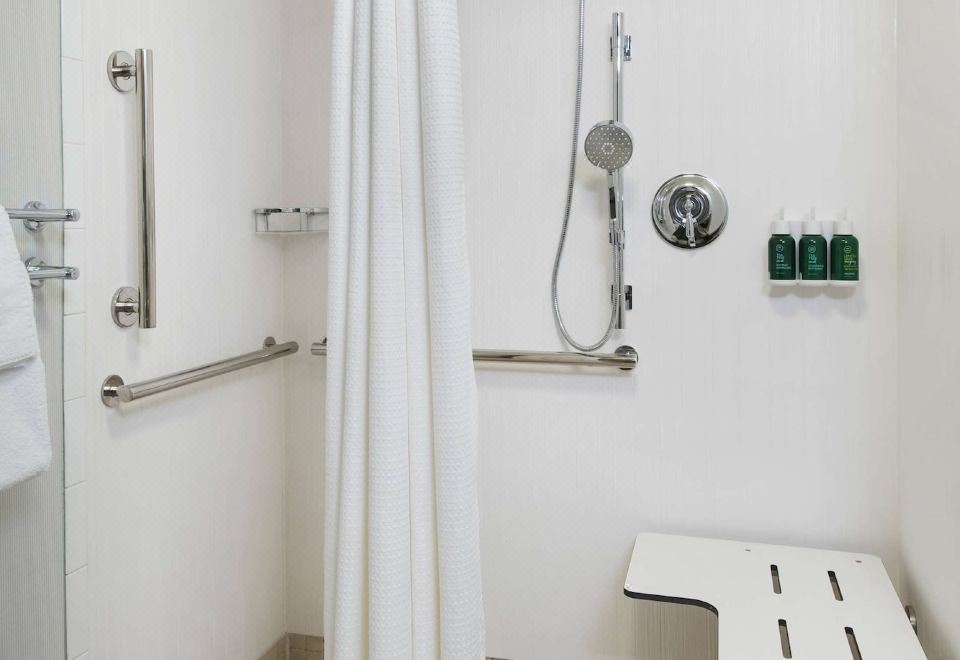 房间，2张大床，无障碍（行动/听力无障碍-淋浴）