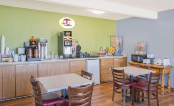 Super 8 by Wyndham Toledo - Housity