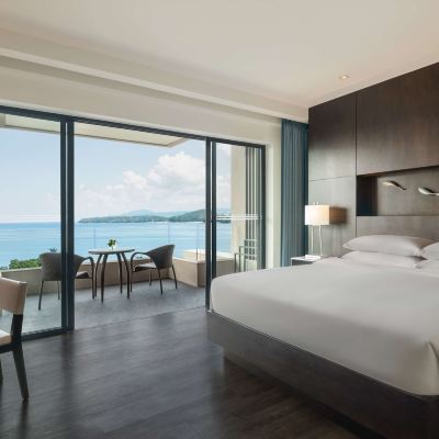 1 King Bed With Ocean View