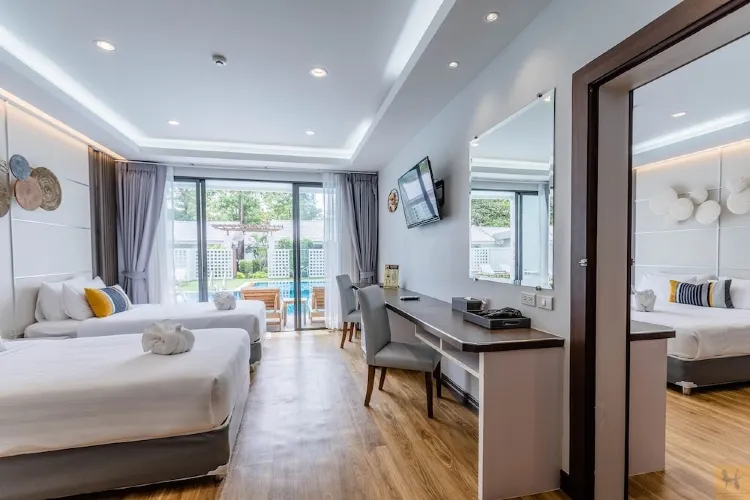 ห้องดีลักซ์ มีทางลงสระว่ายน้ำ เตียงทวิน