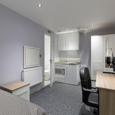 雙人房， 1 張大床 老縣法院旅館優惠