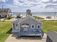 Beach Lovers Paradise! Cozy 3 bedroom home steps from the beach. Hotels in Fairhaven