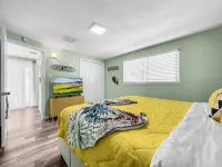Charming 2Bed Ami  Beach Cottage  1/2 of a Duplex, 3Min Walk to Beach