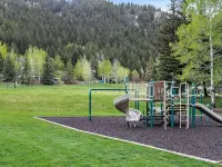 Pet-friendly 5 bed/4 bath home, just minutes to Beaver Creek, Avon, and Vail Hotele w: Eagle-Vail
