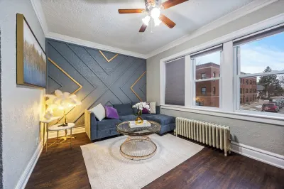 Chicago style apt/Near Hosp/ORD/MDW/DT Hotels in 