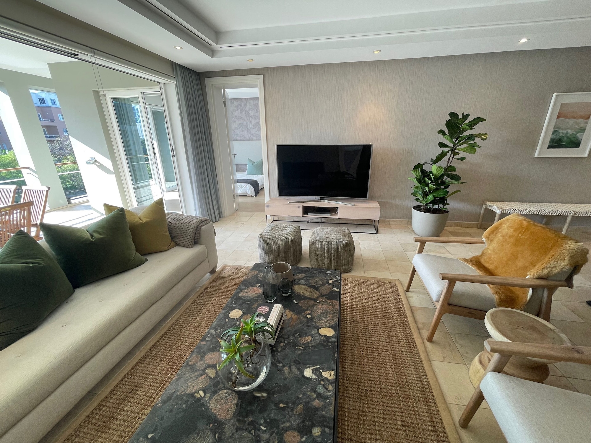 Mountain Marina Luxury Apartments三床房尊贵1