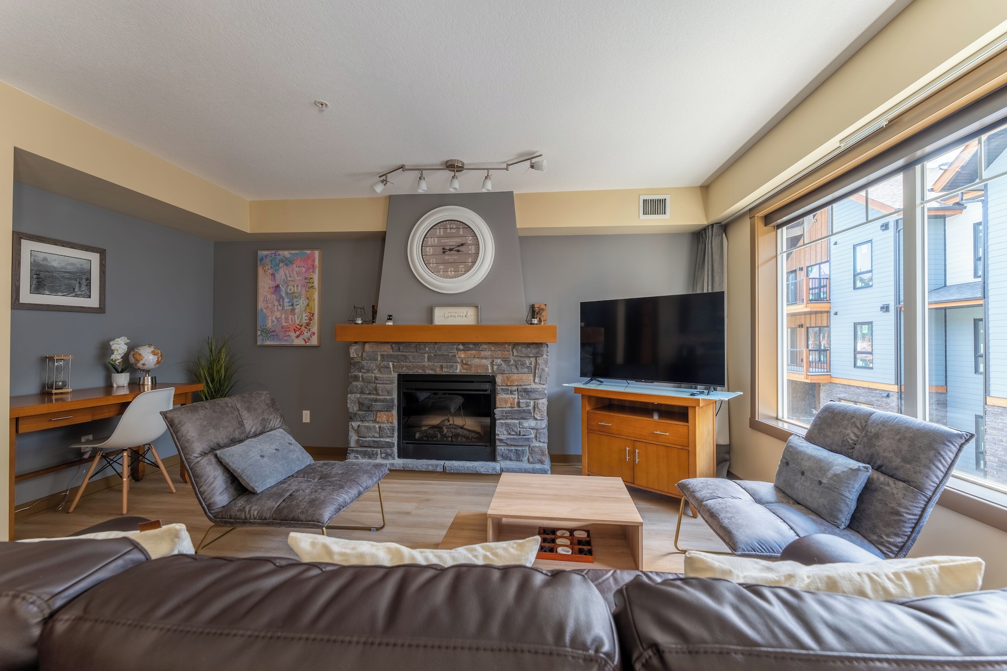 Cp # 4210 两卧室加书房， 两层