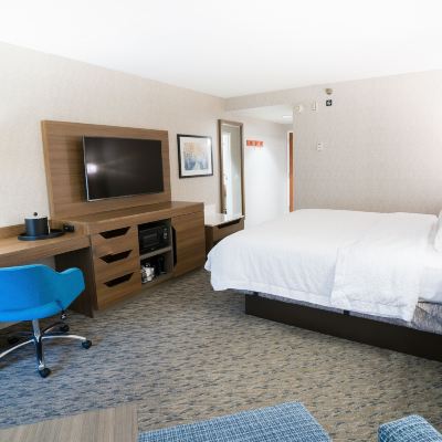 King Room-Non-Smoking Hampton Inn Clarks Summit Promo Code