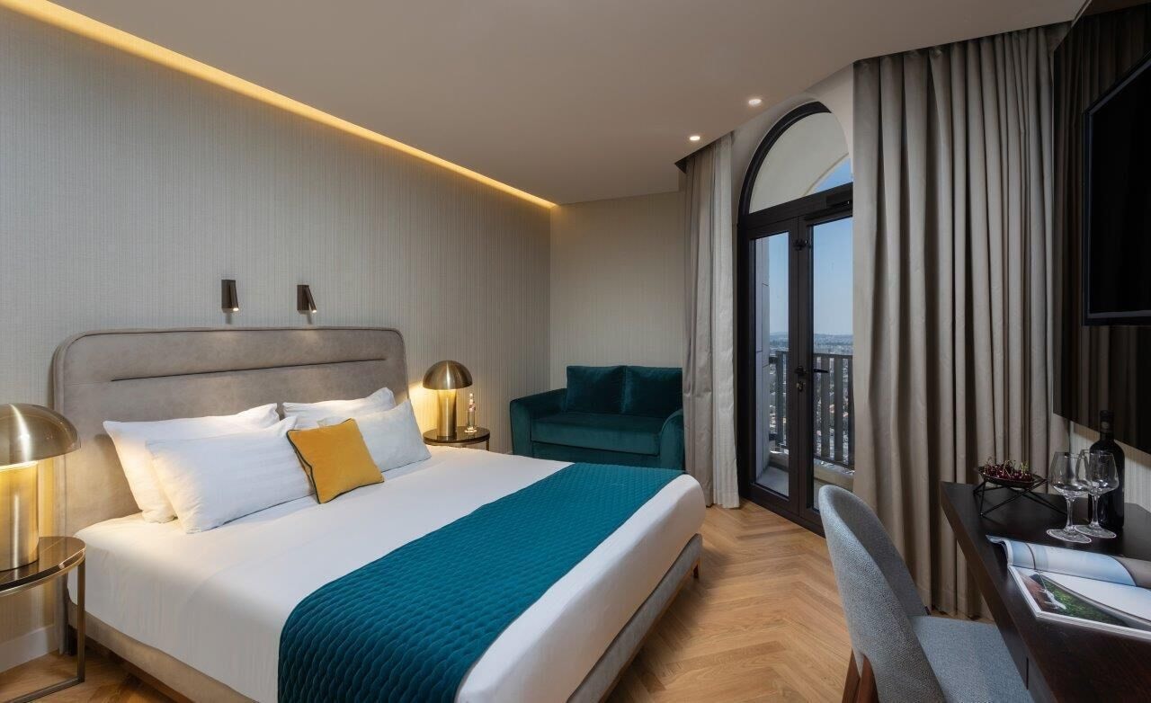 带阳台的行政双人间或双床间