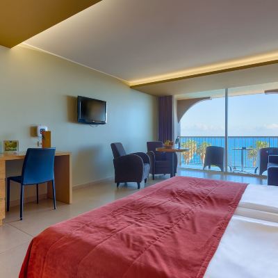 Superior Twin Room Four Views Oasis Promo Code