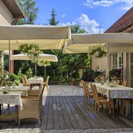 Villa Estera - Hotel & Restauracja
