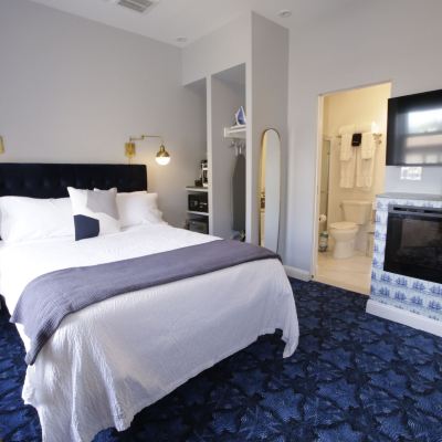 Deluxe Room, 1 Queen Bed (103) Hudson Whaler Promo Code
