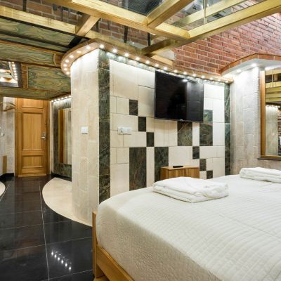 Deluxe King Suite Aparthotel Stare Miasto Promo Code