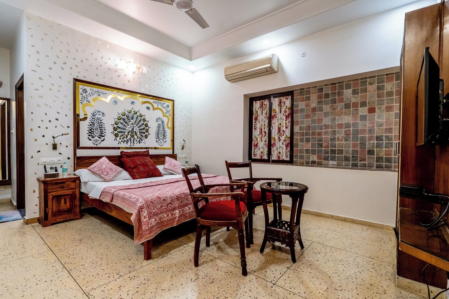 靠近接待处的豪华房